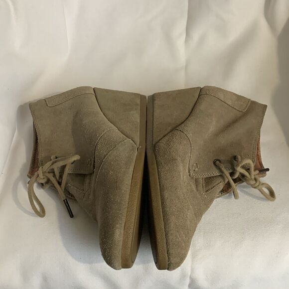 Toms Size 7 Taupe Desert Casual Wedge Ankle Boots - Picture 6 of 13